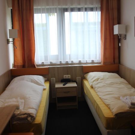 Airport-Hotel Zum Taubengrund كلسترباخ المظهر الخارجي الصورة
