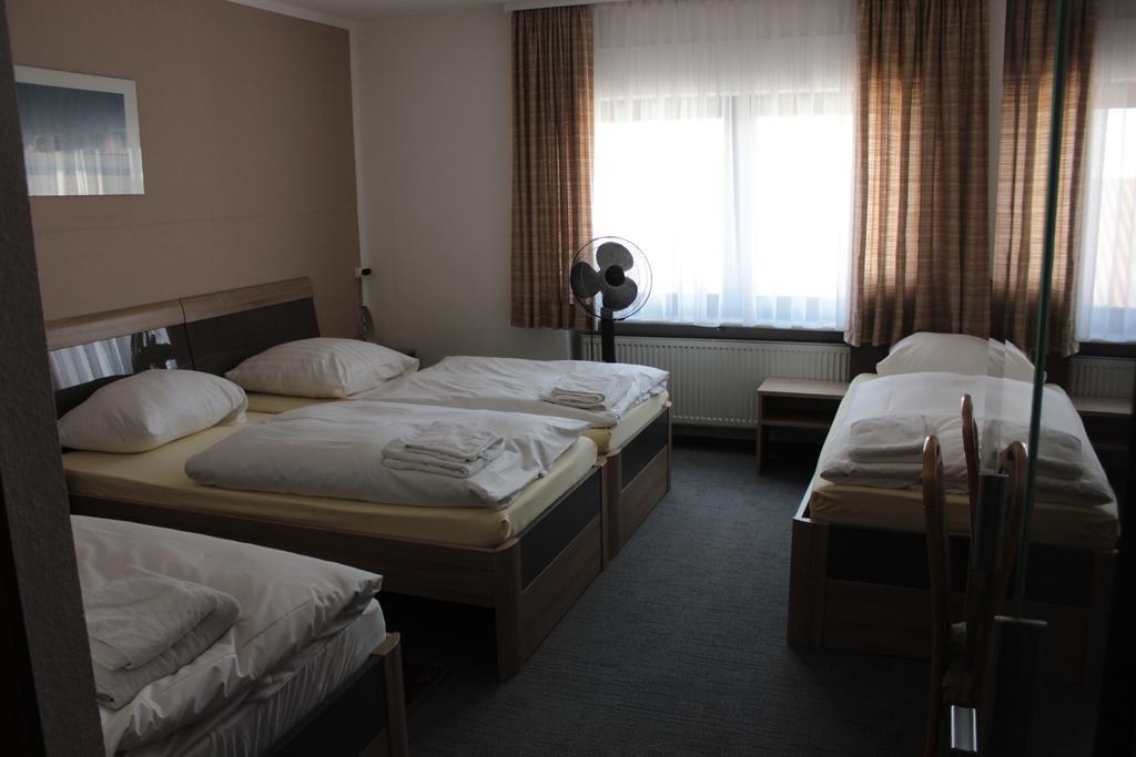 Airport-Hotel Zum Taubengrund كلسترباخ الغرفة الصورة