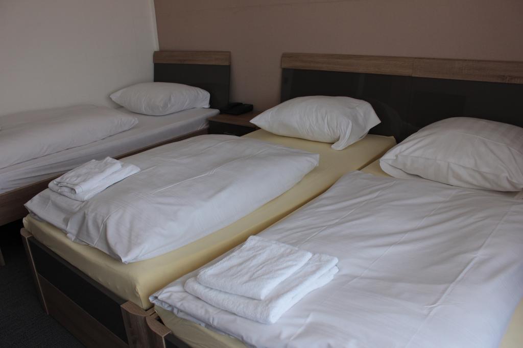 Airport-Hotel Zum Taubengrund كلسترباخ المظهر الخارجي الصورة