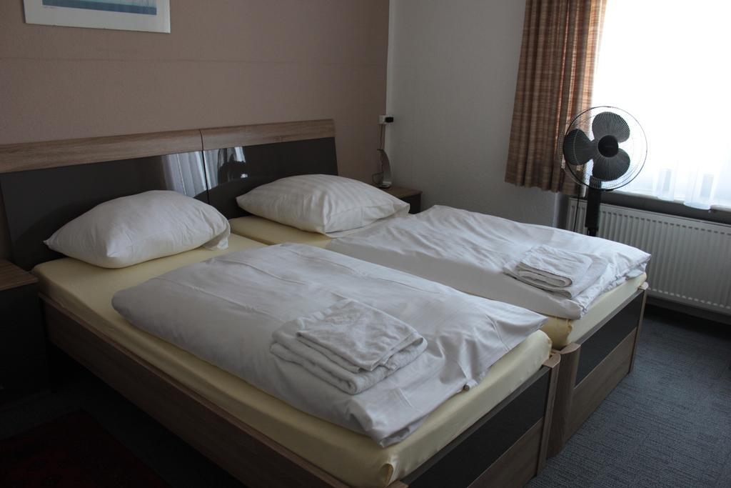 Airport-Hotel Zum Taubengrund كلسترباخ الغرفة الصورة