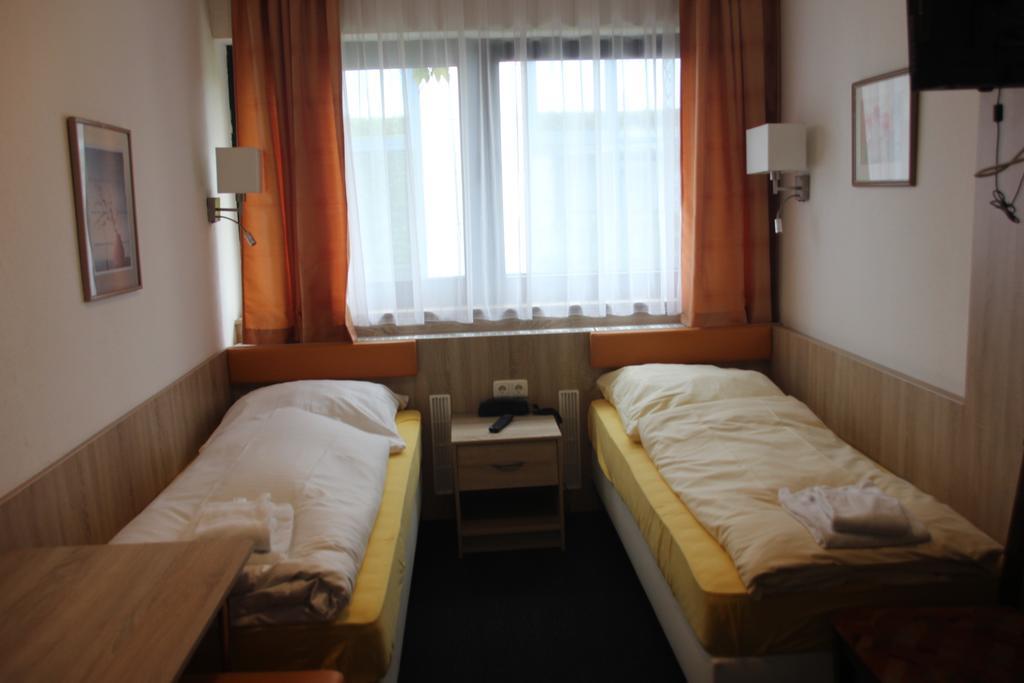 Airport-Hotel Zum Taubengrund كلسترباخ المظهر الخارجي الصورة