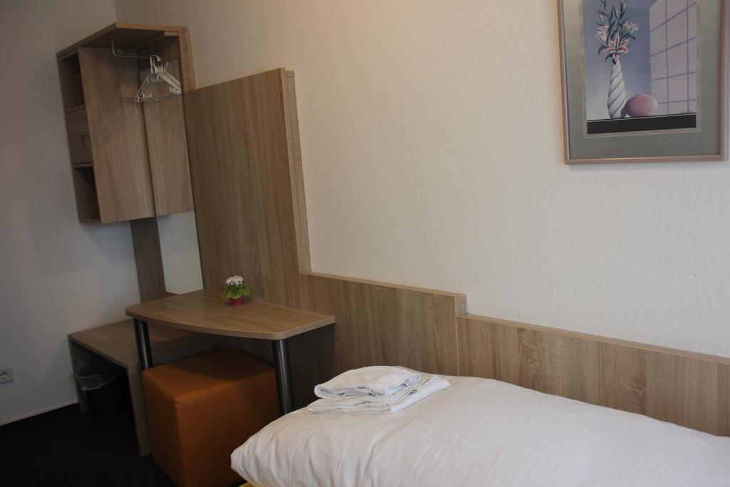 Airport-Hotel Zum Taubengrund كلسترباخ المظهر الخارجي الصورة