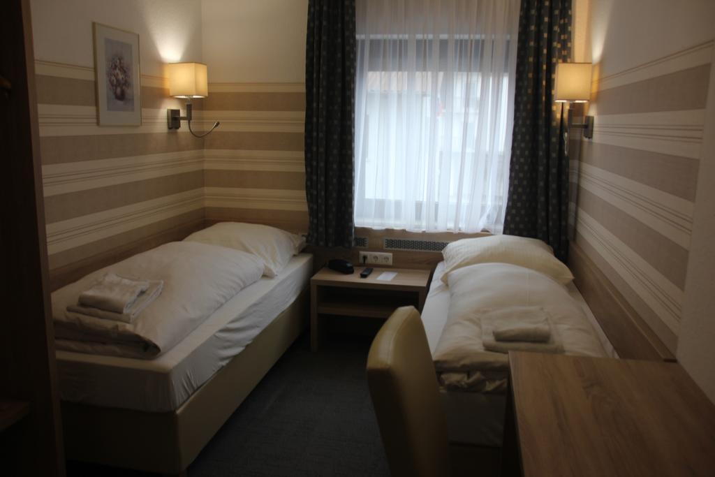 Airport-Hotel Zum Taubengrund كلسترباخ المظهر الخارجي الصورة