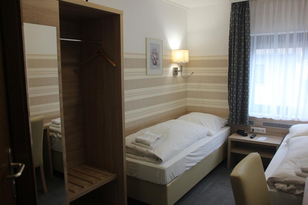 Airport-Hotel Zum Taubengrund كلسترباخ المظهر الخارجي الصورة