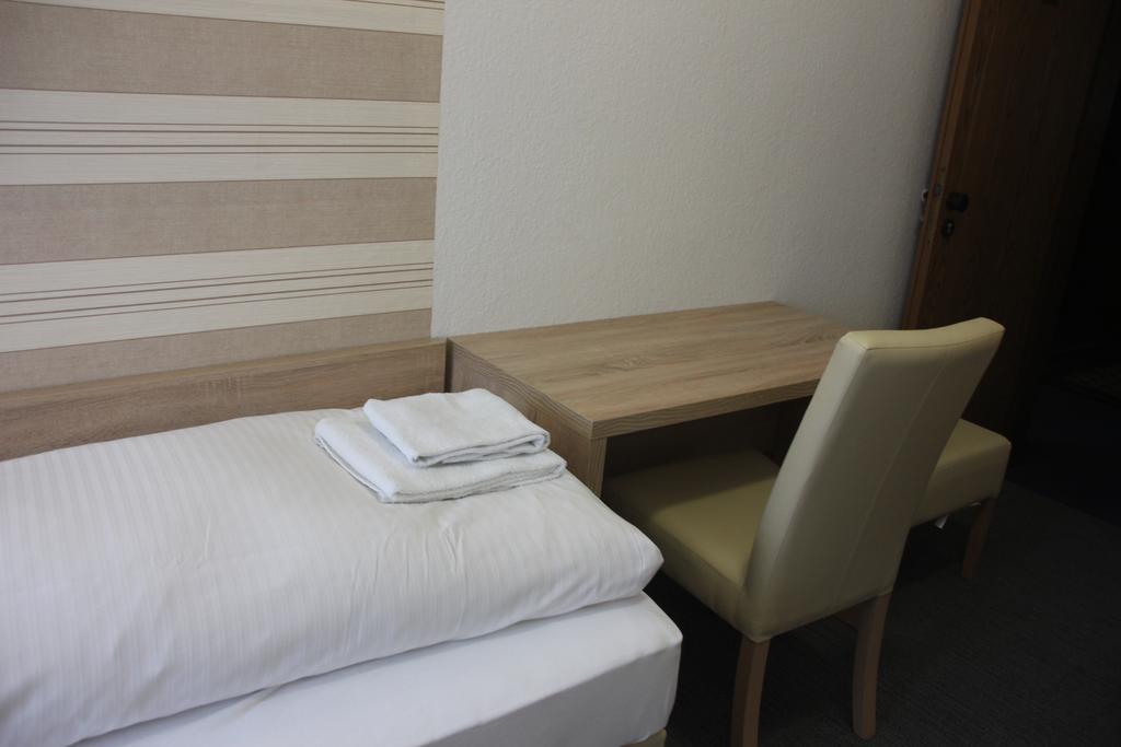 Airport-Hotel Zum Taubengrund كلسترباخ المظهر الخارجي الصورة