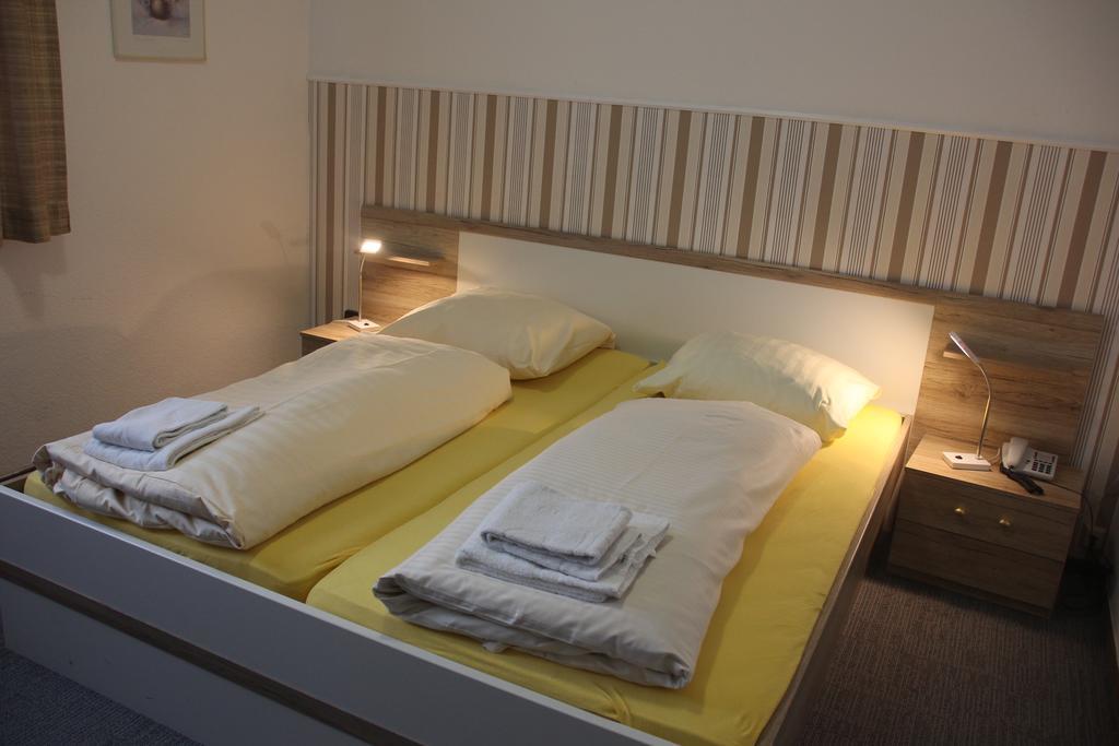 Airport-Hotel Zum Taubengrund كلسترباخ المظهر الخارجي الصورة